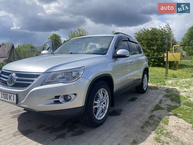 Позашляховик / Кросовер Volkswagen Tiguan 2010 в Новій Водолагі