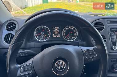Внедорожник / Кроссовер Volkswagen Tiguan 2015 в 