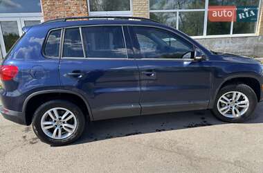 Внедорожник / Кроссовер Volkswagen Tiguan 2015 в 