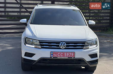 Внедорожник / Кроссовер Volkswagen Tiguan 2017 в 
