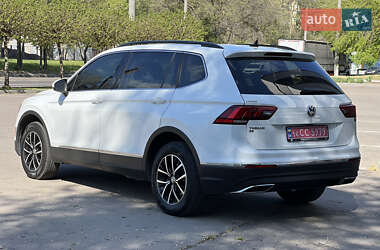 Внедорожник / Кроссовер Volkswagen Tiguan 2017 в 