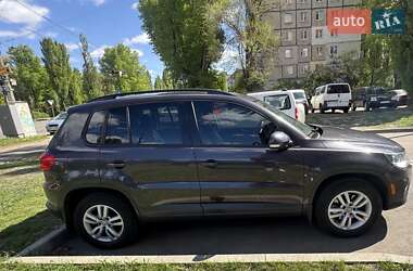 Внедорожник / Кроссовер Volkswagen Tiguan 2015 в 