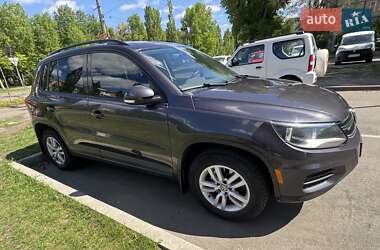 Внедорожник / Кроссовер Volkswagen Tiguan 2015 в 