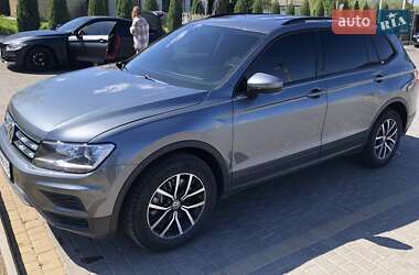 Позашляховик / Кросовер Volkswagen Tiguan 2020 в 