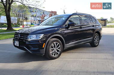 Внедорожник / Кроссовер Volkswagen Tiguan 2019 в 