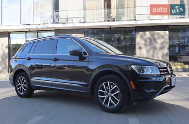 Внедорожник / Кроссовер Volkswagen Tiguan 2019 в 