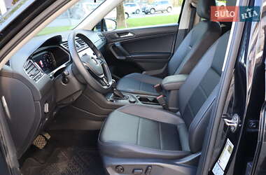 Внедорожник / Кроссовер Volkswagen Tiguan 2019 в 