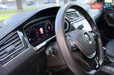 Внедорожник / Кроссовер Volkswagen Tiguan 2019 в 