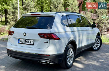 Внедорожник / Кроссовер Volkswagen Tiguan 2017 в 