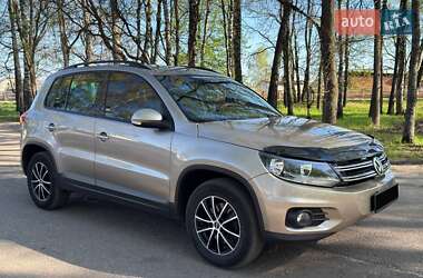 Внедорожник / Кроссовер Volkswagen Tiguan 2016 в 