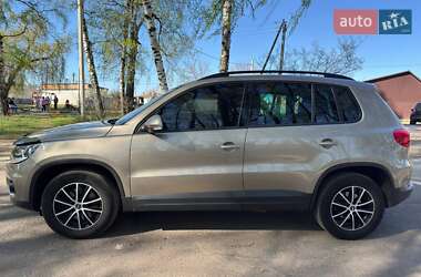 Внедорожник / Кроссовер Volkswagen Tiguan 2016 в 