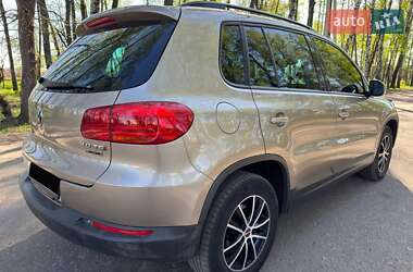 Внедорожник / Кроссовер Volkswagen Tiguan 2016 в 