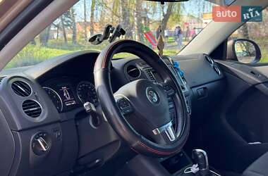Внедорожник / Кроссовер Volkswagen Tiguan 2016 в 