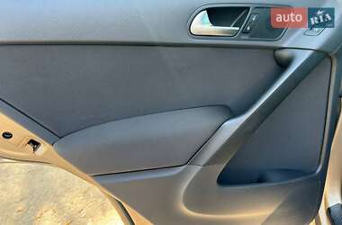 Внедорожник / Кроссовер Volkswagen Tiguan 2016 в 