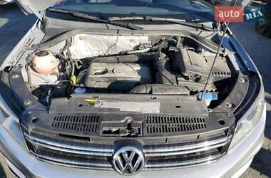 Внедорожник / Кроссовер Volkswagen Tiguan 2016 в 