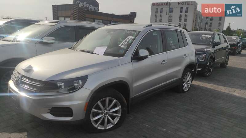 Внедорожник / Кроссовер Volkswagen Tiguan 2016 в 