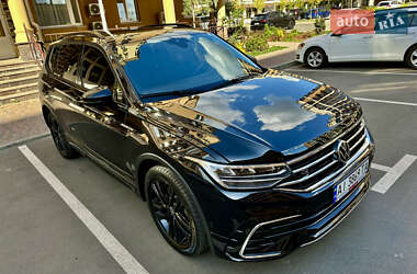 Внедорожник / Кроссовер Volkswagen Tiguan 2022 в 