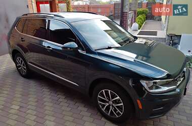 Позашляховик / Кросовер Volkswagen Tiguan 2018 в 