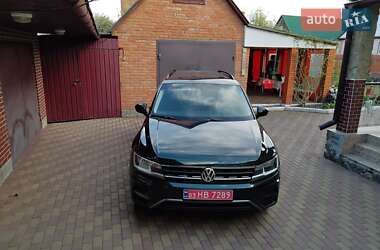 Позашляховик / Кросовер Volkswagen Tiguan 2018 в 