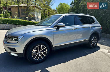 Позашляховик / Кросовер Volkswagen Tiguan 2019 в 