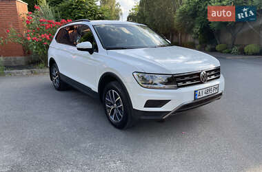 Внедорожник / Кроссовер Volkswagen Tiguan 2020 в 