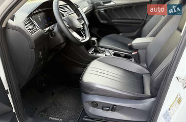 Внедорожник / Кроссовер Volkswagen Tiguan 2021 в 
