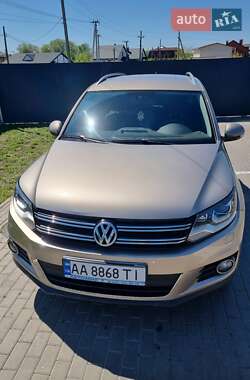 Позашляховик / Кросовер Volkswagen Tiguan 2012 в 