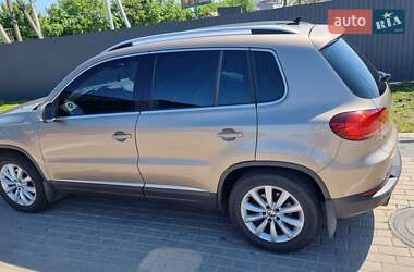 Позашляховик / Кросовер Volkswagen Tiguan 2012 в 