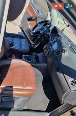 Позашляховик / Кросовер Volkswagen Tiguan 2012 в 