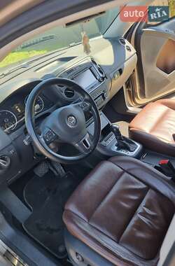 Позашляховик / Кросовер Volkswagen Tiguan 2012 в 