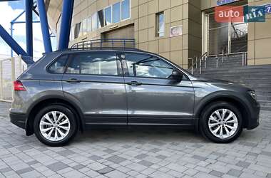 Внедорожник / Кроссовер Volkswagen Tiguan 2019 в 