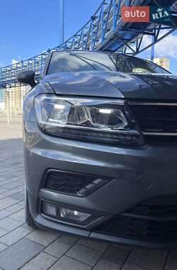 Внедорожник / Кроссовер Volkswagen Tiguan 2019 в 