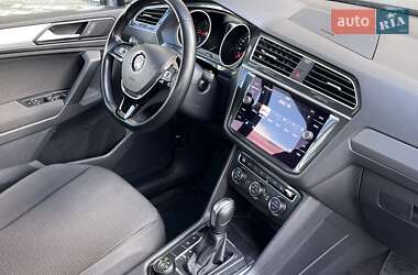 Внедорожник / Кроссовер Volkswagen Tiguan 2019 в 