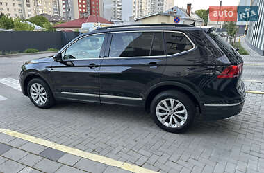 Позашляховик / Кросовер Volkswagen Tiguan 2017 в 