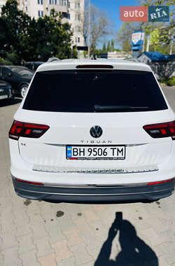 Внедорожник / Кроссовер Volkswagen Tiguan 2021 в 