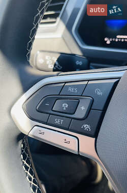 Внедорожник / Кроссовер Volkswagen Tiguan 2021 в 