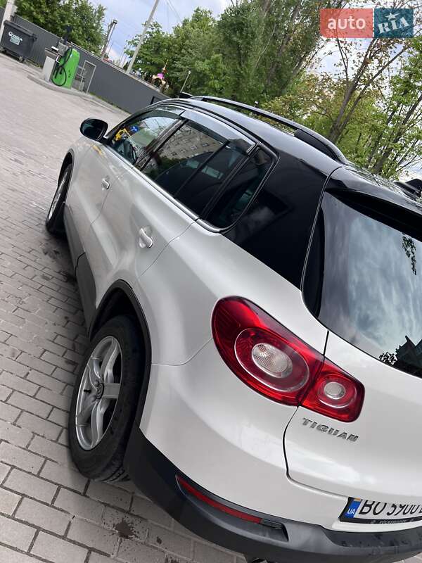 Позашляховик / Кросовер Volkswagen Tiguan 2010 в Тернополі