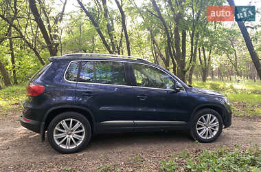 Позашляховик / Кросовер Volkswagen Tiguan 2014 в 