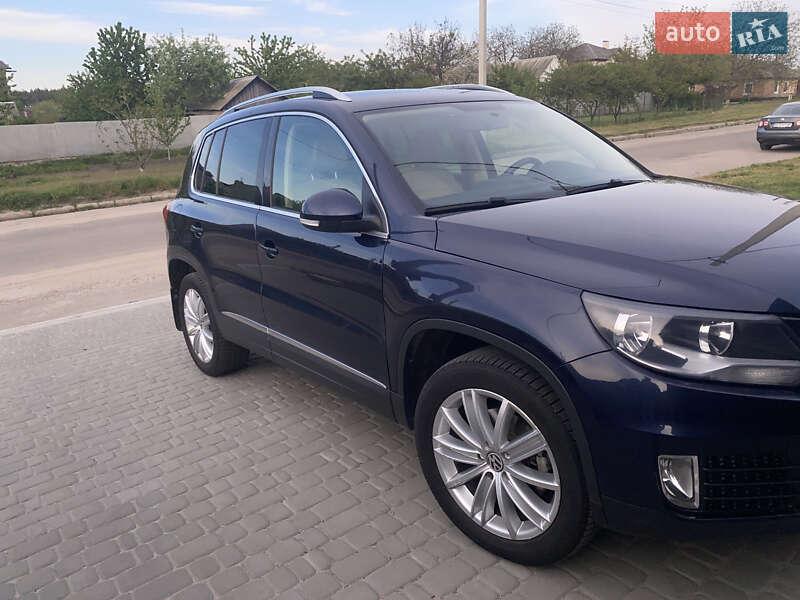 Позашляховик / Кросовер Volkswagen Tiguan 2014 в 