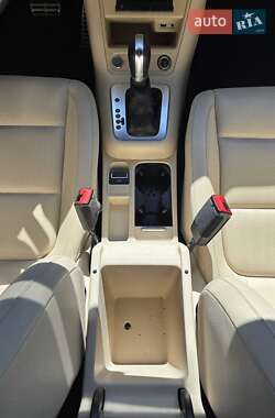 Внедорожник / Кроссовер Volkswagen Tiguan 2015 в 