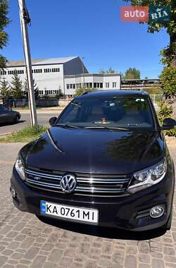 Внедорожник / Кроссовер Volkswagen Tiguan 2015 в 