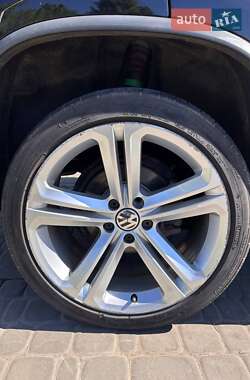 Внедорожник / Кроссовер Volkswagen Tiguan 2015 в 