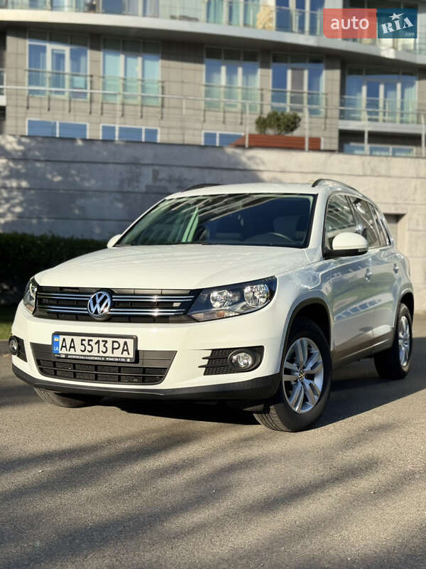 Позашляховик / Кросовер Volkswagen Tiguan 2016 в 