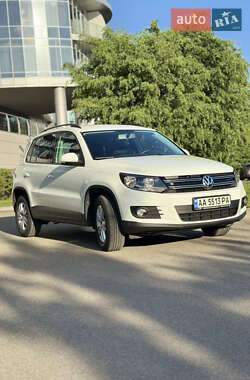 Позашляховик / Кросовер Volkswagen Tiguan 2016 в 