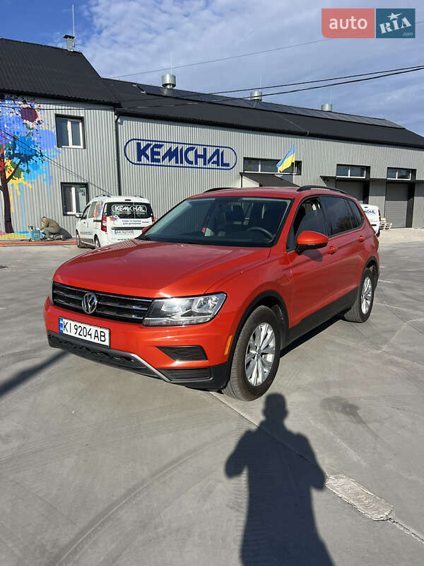 Внедорожник / Кроссовер Volkswagen Tiguan 2017 в 