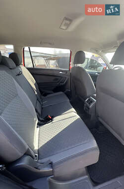 Внедорожник / Кроссовер Volkswagen Tiguan 2017 в 