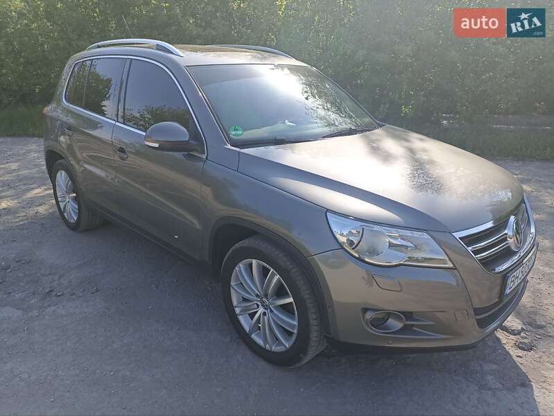 Позашляховик / Кросовер Volkswagen Tiguan 2010 в 