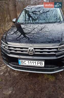 Позашляховик / Кросовер Volkswagen Tiguan 2018 в Львові