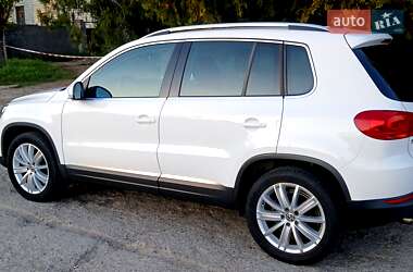 Внедорожник / Кроссовер Volkswagen Tiguan 2011 в 