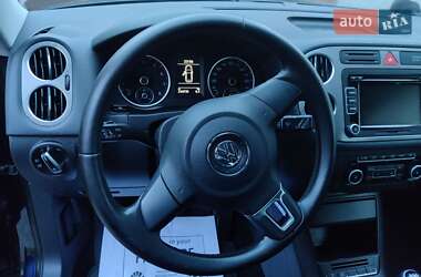Позашляховик / Кросовер Volkswagen Tiguan 2010 в 